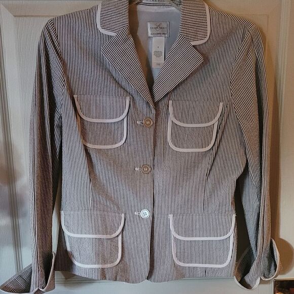 CRISP BLUE AND WHITE SEERSUCKER SHORT JACKET - Picture 1 of 5